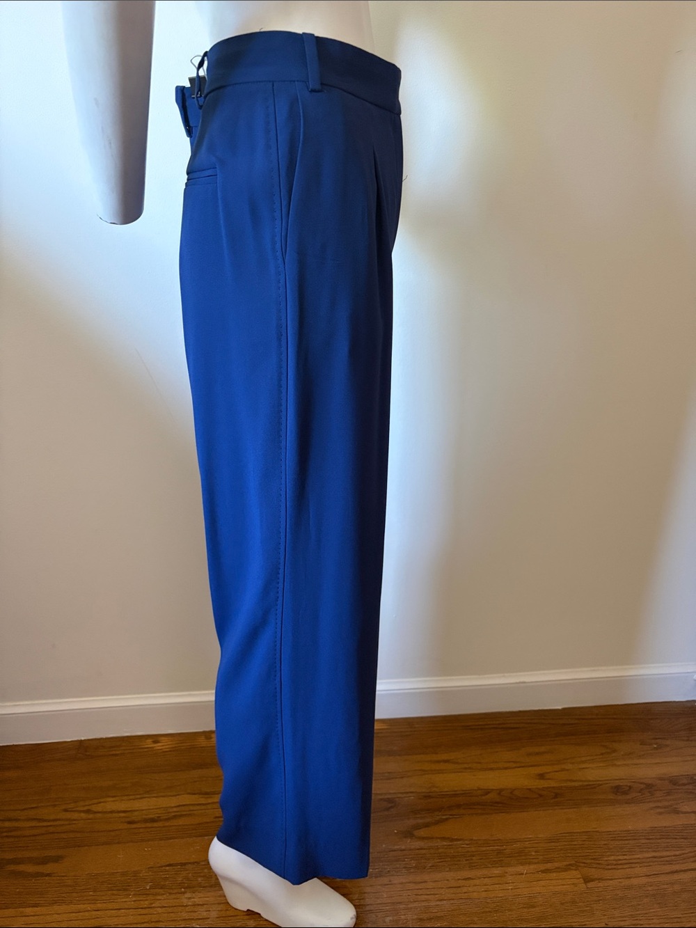 Aritzia Babaton Pleated Wide-Leg Pants in a vibrant royal Blue Size 10 - Picture 4 of 13